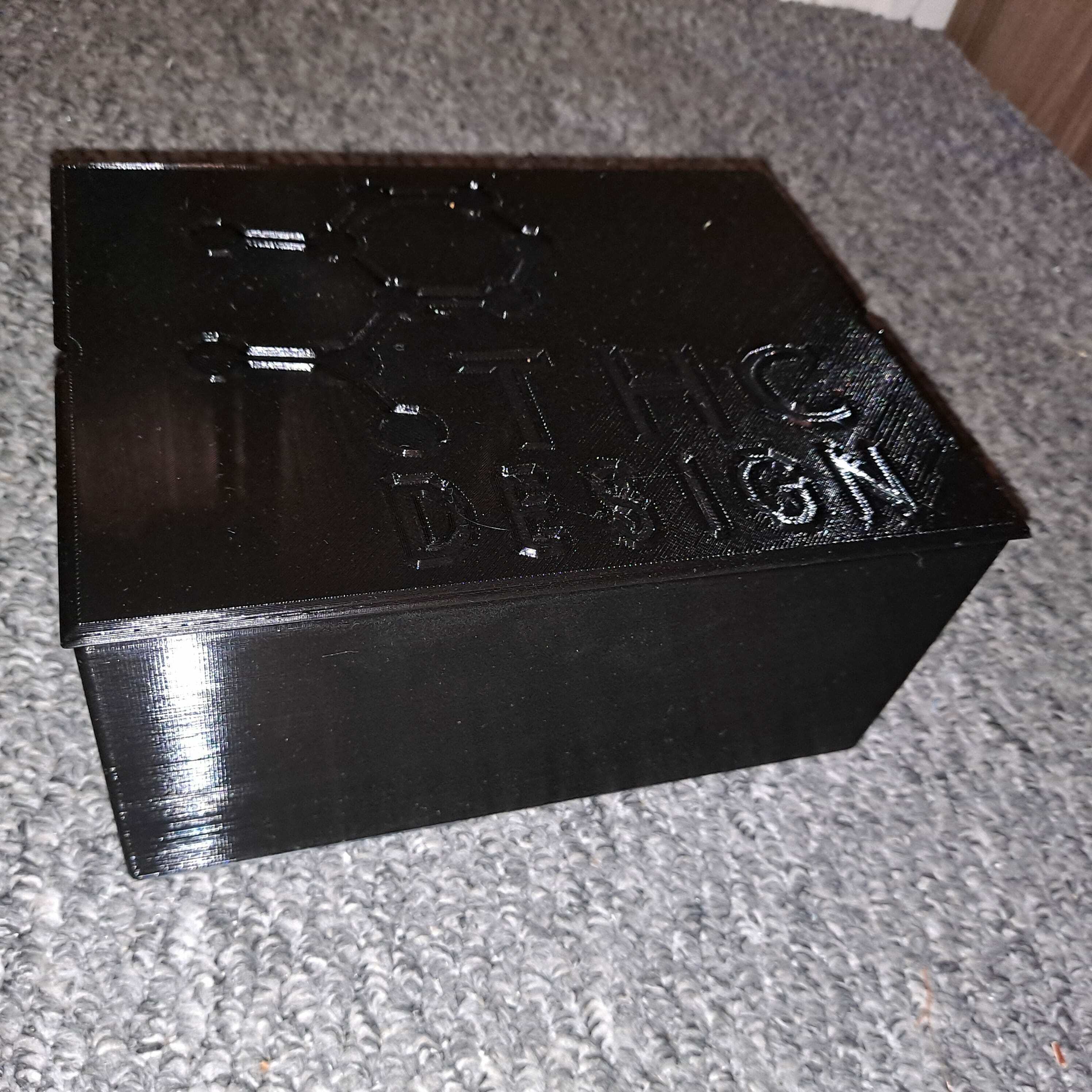 STL file THC DESIGN CANNABIS ROLLING BOX & TRAY WITH COMPARTMENTS FOR